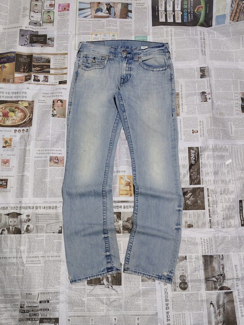 FOR SALE TRUE RELIGION (Category: Jeans) located in Roxas. Submitted by mlvthrift (Listing ID 1466652588, Image 2). Description: distress.