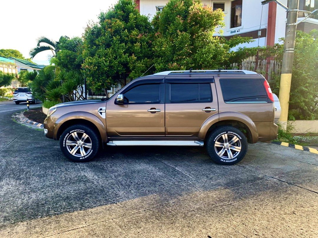 Ford Everest (Category: Used Cars) located in Las Pinas. Submitted by j.kierkin (Listing ID 1463681979, Image 3). Description: Ford Everest 4x2 Limited edition Superb engine condition Smooth shifting Solid underchassis Strong cold AC Orig paint Orig leather seats Complete original documents 📍Las Piñas.