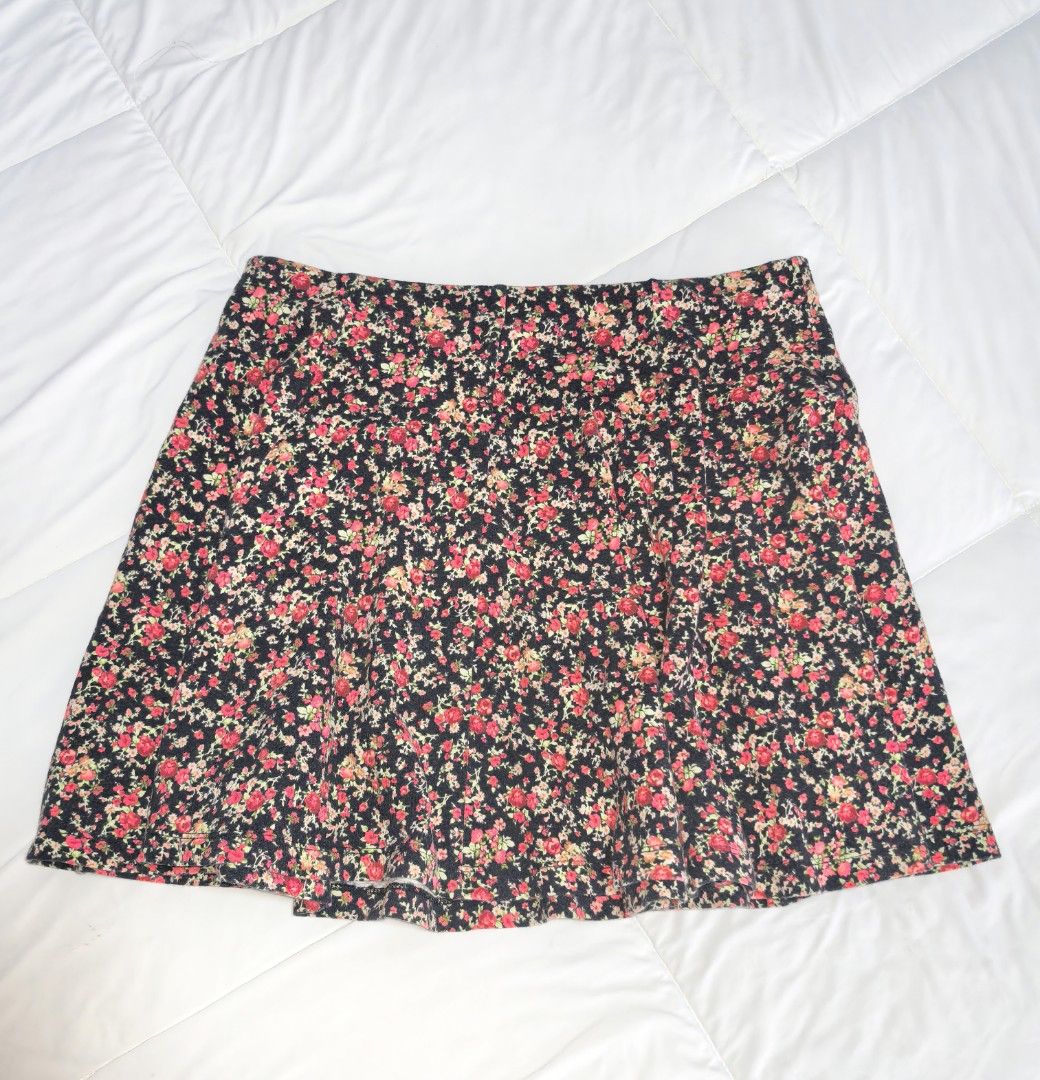 Forever 21 Floral Skirts, Size 26 (Category: Skirts) located in Naga. Submitted by princessta62477 (Listing ID 1466716946, Image 1). Description: .
