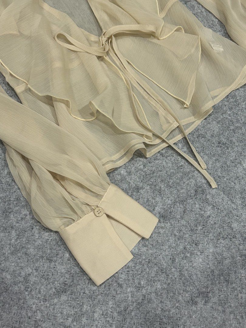 Forever 21 Whimsy Flowy Sheer Blouse (Category: Blouses) located in Balanga. Submitted by shenanigansph (Listing ID 1466568958, Image 2). Description: size: small to medium condition: 10/10 flaws: n/a rfs: decluttering 𝘊𝘖𝘓𝘖𝘙 𝘔𝘈𝘠 𝘝𝘈𝘙𝘠 𝘚𝘓𝘐𝘎𝘏𝘛𝘓𝘠 𝘋𝘜𝘌 𝘛𝘖 𝘓𝘐𝘎𝘏𝘛𝘐𝘕𝘎 🪩.
