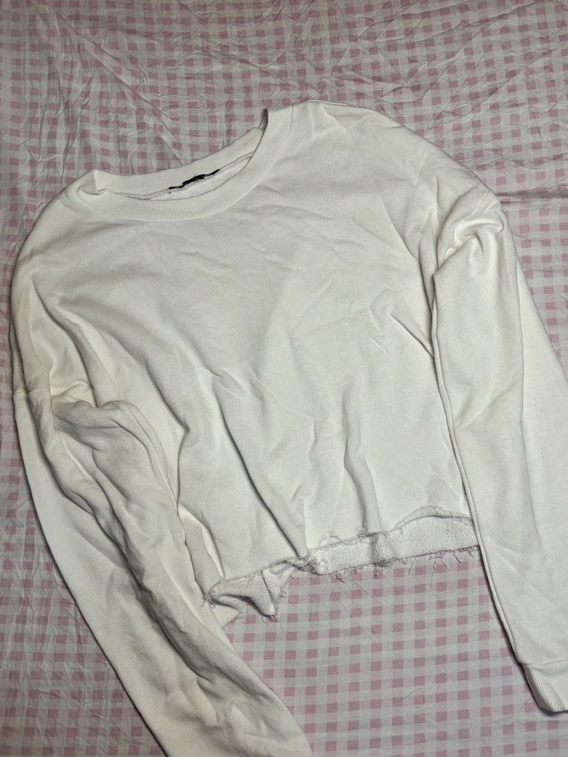 Forever 21 White Cropped Long Sleeves (Category: Longsleeves) located in San Juan City. Submitted by angel_aura_archive (Listing ID 1466643648, Image 1). Description: ~ ISSUE: cut na ung may sizing nya ~ Can fit S-L ~ ₱899 ko po sya nabili - All of the details are here n po so pls matuto po magbasa and no to low bailers!! I can give discount if marami po kukunin. They are not from ukay and they are from my personal collection from my closet (purp