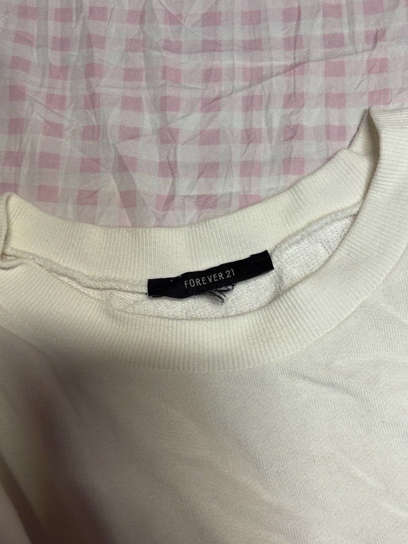 Forever 21 White Cropped Long Sleeves (Category: Longsleeves) located in San Juan City. Submitted by angel_aura_archive (Listing ID 1466643648, Image 2). Description: ~ ISSUE: cut na ung may sizing nya ~ Can fit S-L ~ ₱899 ko po sya nabili - All of the details are here n po so pls matuto po magbasa and no to low bailers!! I can give discount if marami po kukunin. They are not from ukay and they are from my personal collection from my closet (purp