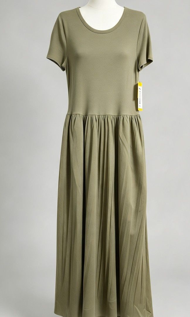 Casual dress (Category: Dresses) located in Ibaan. Submitted by ljnaig14 (Listing ID 1461386637, Image 2). Description: original brand new DKNY dress olive green size Small pero fit hangang xxl super streachable.