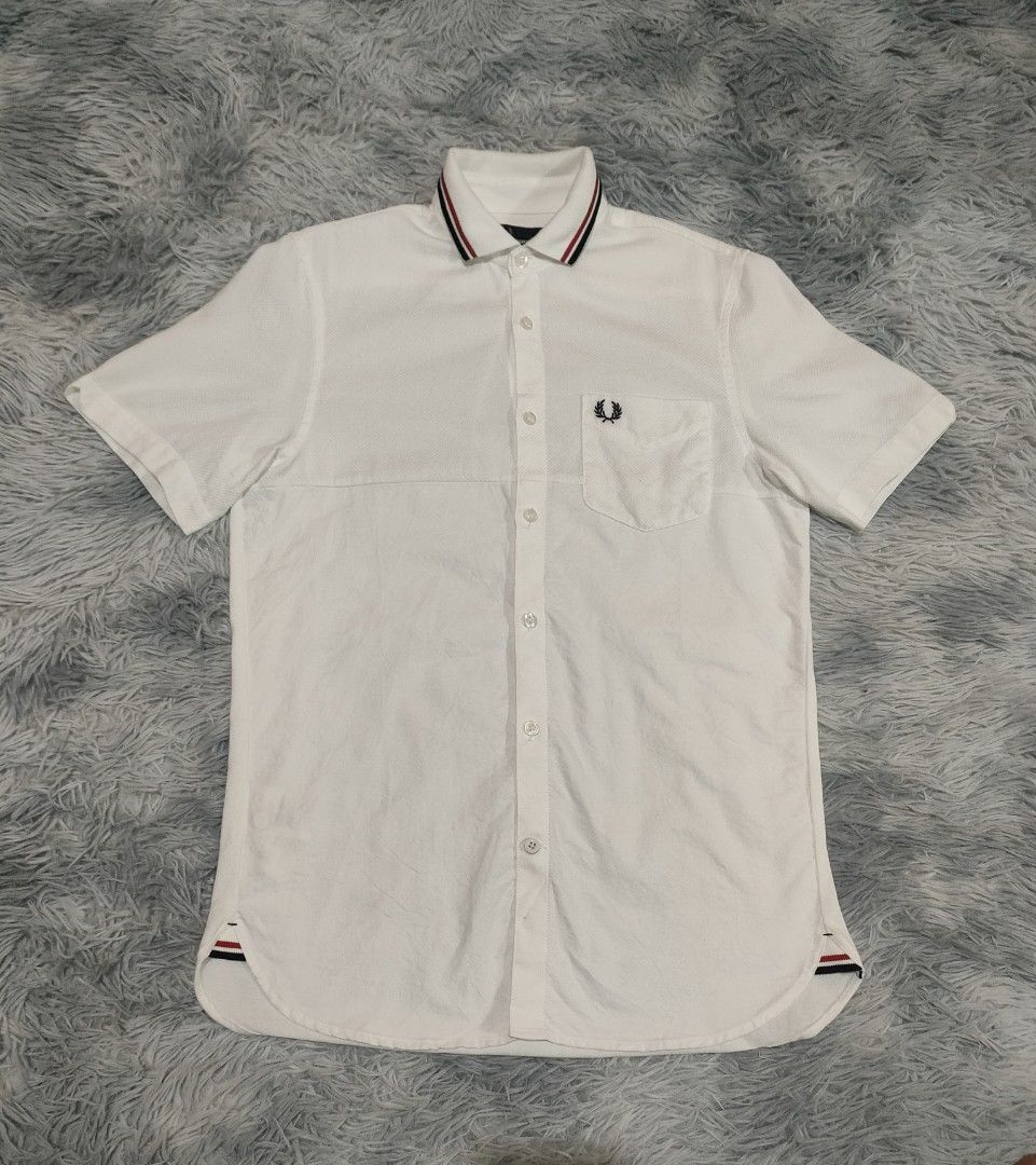Fred Perry bottom down (Category: Tshirts & Polo Shirts ) located in Toledo. Submitted by silverearth.bbc804 (Listing ID 1466613034, Image 1). Description: Fred Perry bottom down xs on tag W 19.5 L 29 long black excellent condition 3000 free shipping.