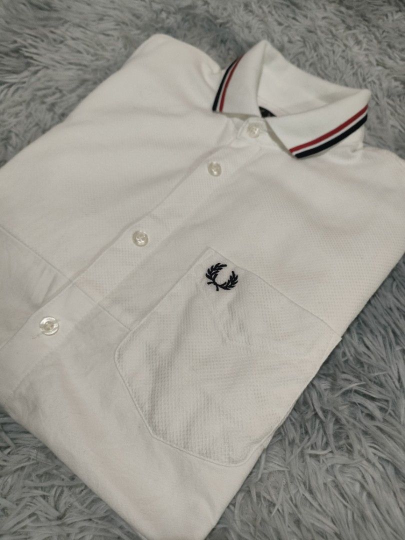 Fred Perry bottom down (Category: Tshirts & Polo Shirts ) located in Toledo. Submitted by silverearth.bbc804 (Listing ID 1466613034, Image 2). Description: Fred Perry bottom down xs on tag W 19.5 L 29 long black excellent condition 3000 free shipping.