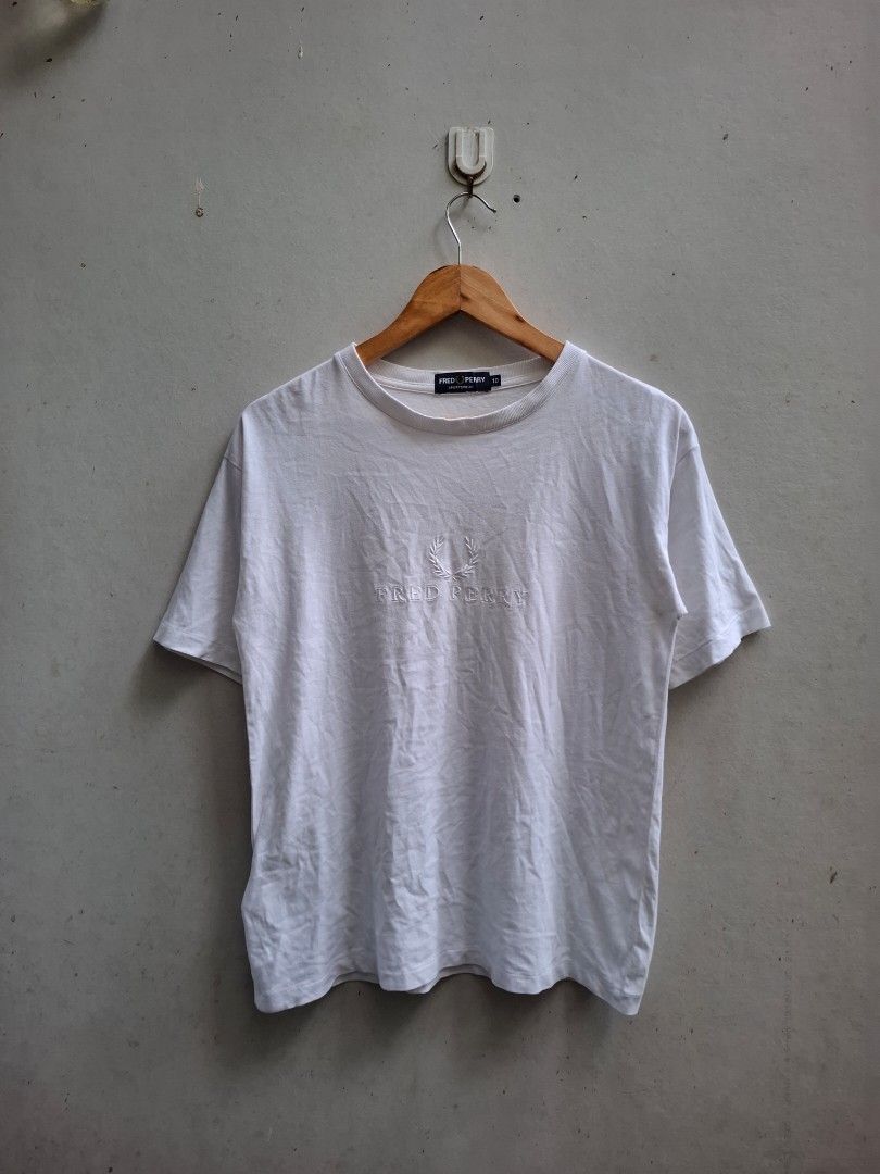 Fred Perry Embriodered Logo (Category: Shirts) located in Iloilo. Submitted by mnky.bsns03 (Listing ID 1466702352, Image 1). Description: 9/10 Color rate No issues 25 Length 19 Width.