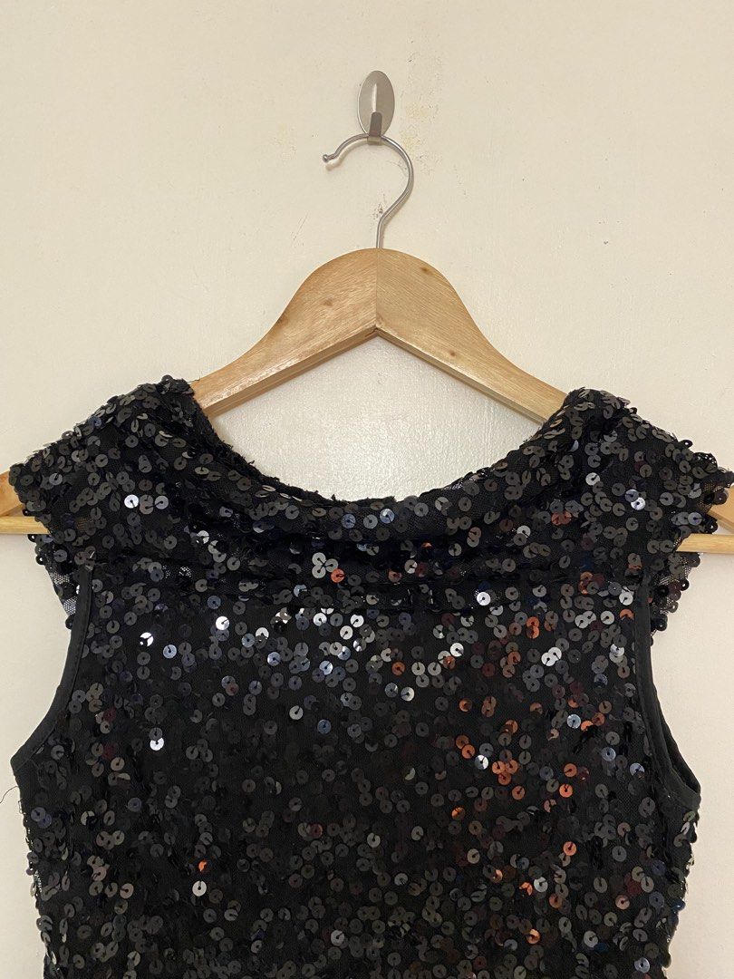 Fully Sequined Top (Category: Sleeveless) located in Makati City. Submitted by bottega_boi (Listing ID 1466715870, Image 2). Description: .