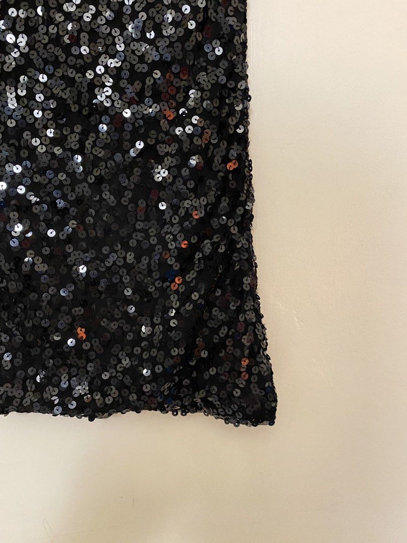 Fully Sequined Top (Category: Sleeveless) located in Makati City. Submitted by bottega_boi (Listing ID 1466715870, Image 3). Description: .