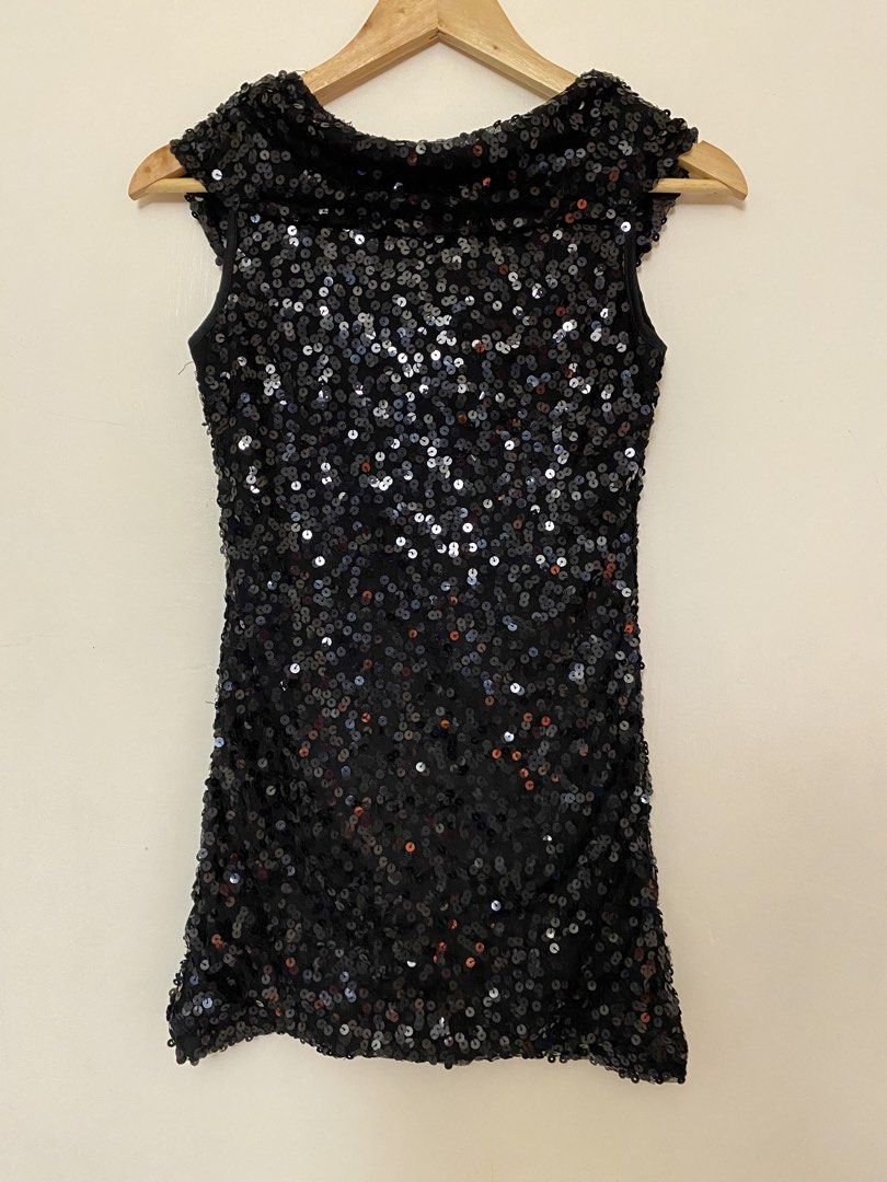 Fully Sequined Top (Category: Sleeveless) located in Makati City. Submitted by bottega_boi (Listing ID 1466715870, Image 1). Description: .