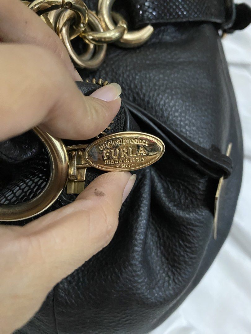 FURLA (Category: Cross-body Bags) located in Manila. Submitted by grandowl_5653cd (Listing ID 1466569928, Image 3). Description: Furla Vintage.