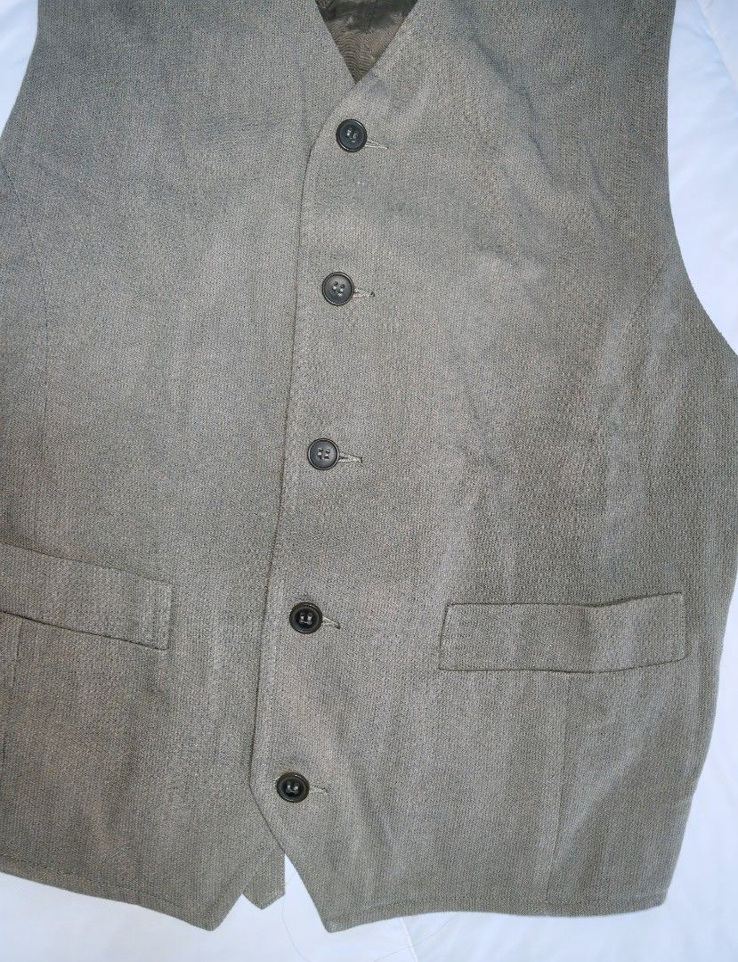 G2000 Vest Medium (Category: Others Tops) located in Naga. Submitted by princessta62477 (Listing ID 1466713093, Image 2). Description: .