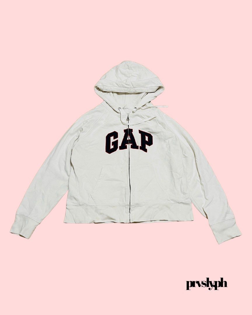 GAP Full-zip Jacket - White (Category: Coats, Jackets and Outerwear) located in Castillejos. Submitted by prvsly.ph (Listing ID 1466721770, Image 1). Description: * Authentic/Legit * Best Fit: Large * Width: 57 cm * Length: 60 cm * Color Rate: 9.5 * Like New Condition PRICE: ₱800.00 + SF 🧾 MOP: Cash/GCash/BDO 📦 We Ship Nationwide via J&T 📍Castillejos, Zambales.