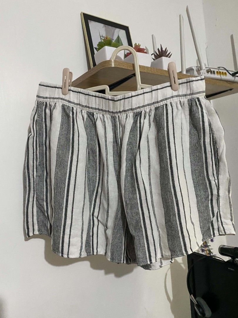 Gap linen short freesize (Category: Shorts) located in Mabalacat. Submitted by fromdarchive (Listing ID 1466770715, Image 2). Description: ✨ Washed & Ready to Wear 💰 Firm Price 📸 Actual Item Posted 📦 Ready to Ship 📏 Size/Measurements Available Condition: Excellent Size: XS on tag but runs big / fit small to large 📩 Message me: Name: Address: Contact Number: Please make an offer only if you’re sure to purchase..