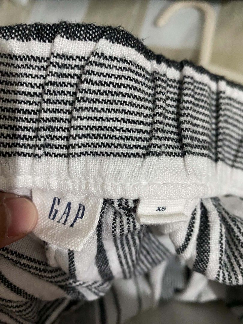Gap linen short freesize (Category: Shorts) located in Mabalacat. Submitted by fromdarchive (Listing ID 1466770715, Image 3). Description: ✨ Washed & Ready to Wear 💰 Firm Price 📸 Actual Item Posted 📦 Ready to Ship 📏 Size/Measurements Available Condition: Excellent Size: XS on tag but runs big / fit small to large 📩 Message me: Name: Address: Contact Number: Please make an offer only if you’re sure to purchase..