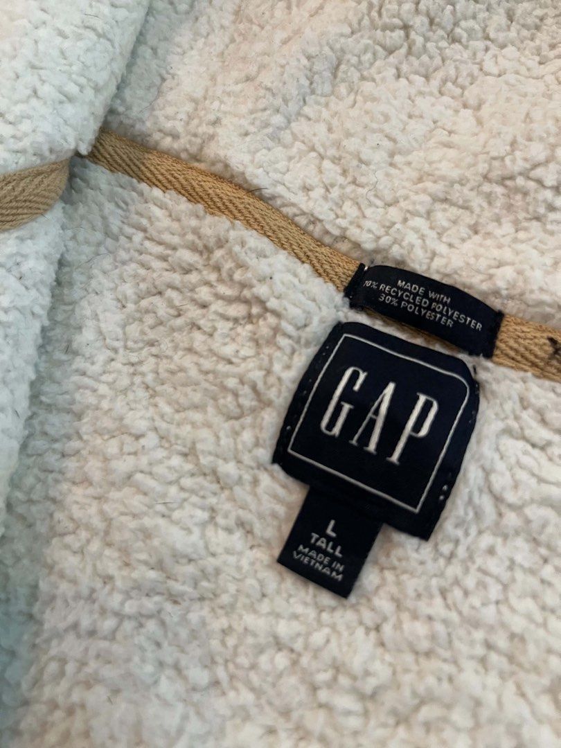 GAP Sheppard White Half Zip Hoodie (Category: Coats, Jackets and Outerwear) located in General Trias. Submitted by kevinthriftshop (Listing ID 1466689836, Image 2). Description: .