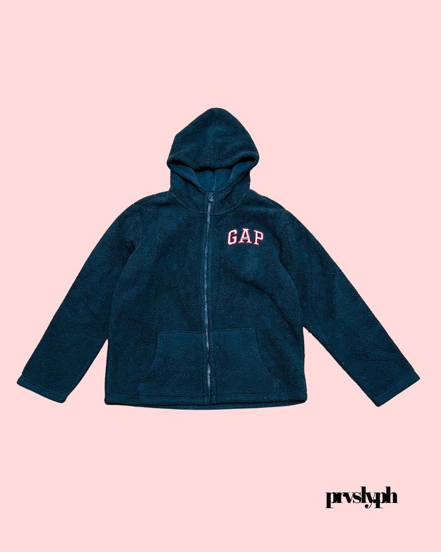 GAP Sherpa-Fleece Athletic Jacket - Black (Category: Coats, Jackets and Outerwear) located in Castillejos. Submitted by prvsly.ph (Listing ID 1466721444, Image 1). Description: * Authentic/Legit * Best Fit: Medium * Width: 50 cm * Length: 61 cm * Color Rate: 9 * Like New Condition * Issue: Minimal Fleece Flattening PRICE: ₱600.00 + SF 🧾 MOP: Cash/GCash/BDO 📦 We Ship Nationwide via J&T 📍Castillejos, Zambales.