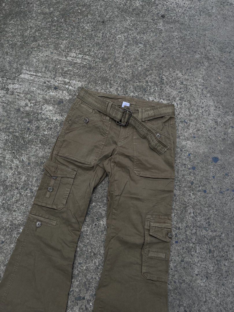 Garage Cargo Multi Pocket Flared (Category: Other Bottoms) located in Cavite. Submitted by kulotjunks (Listing ID 1466647214, Image 3). Description: Garage Cargo Multi Pocket Flared Size: 5 Waist: 30 Length: 39 Thighs: 10 Hem: 11.5 Excellent Condition 🏷️ Price: ₱800.