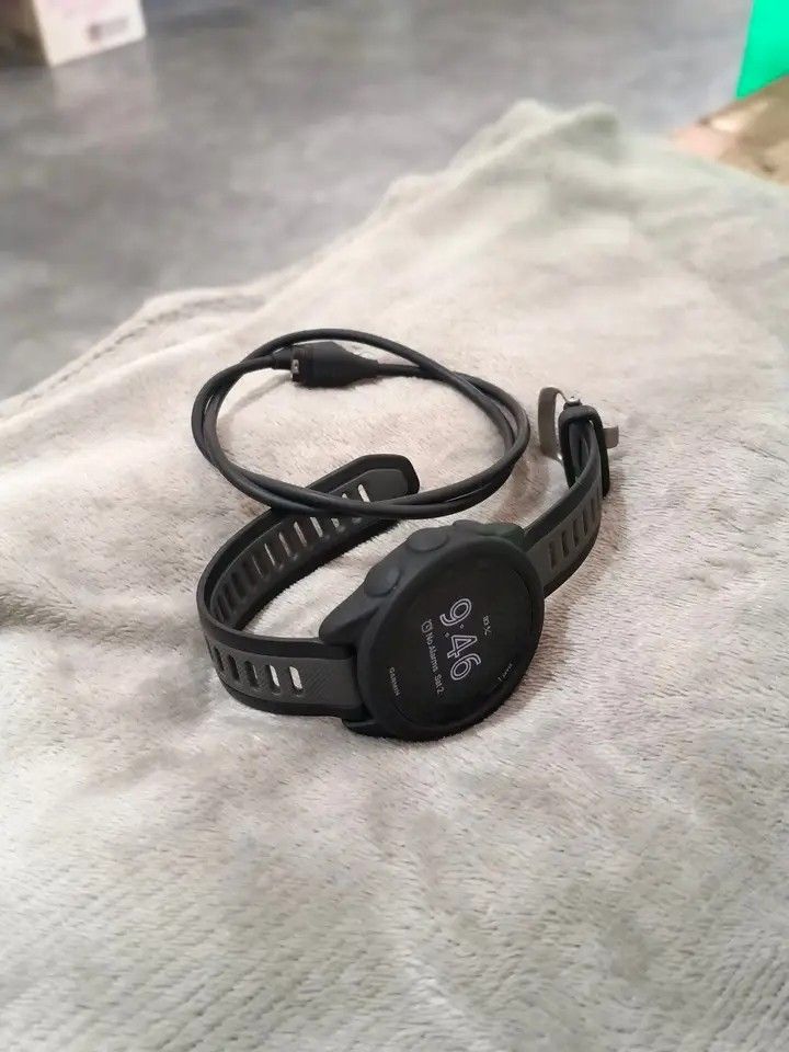 Garmin Forerunner 165 (Category: Wearables & Smart Watches) located in Manila. Submitted by tech_finds (Listing ID 1466596158, Image 1). Description: .