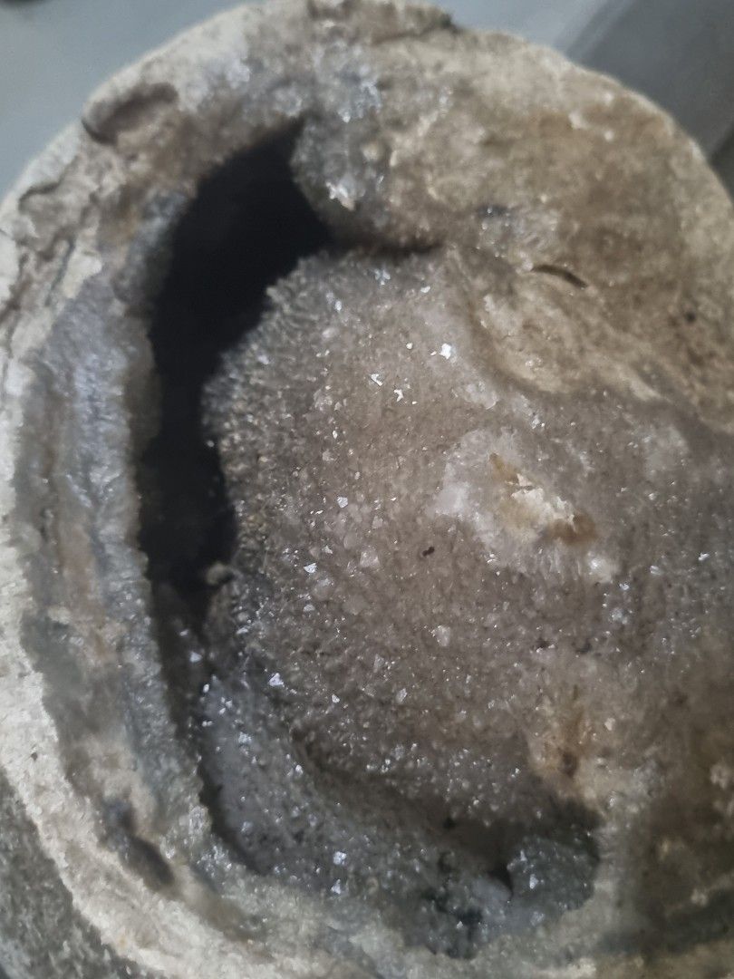 Geode rock with quartz cryltal inside (Category: Vintage Collectibles) located in Silang. Submitted by samflores2k4t7 (Listing ID 1466599219, Image 2). Description: For sale Geode rock with quartz cryltal inside 10 imches diameter 15 kilos.