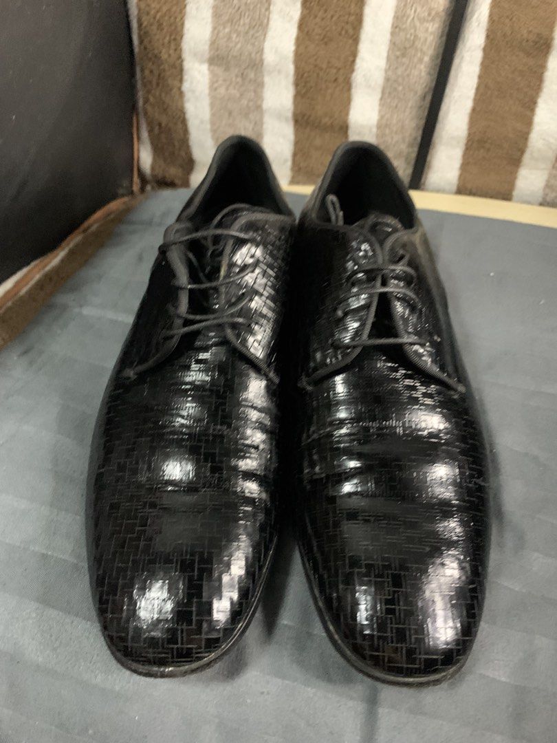 Georgio Armani leather shoes (Category: Shoe inserts & accessories) located in Cabanatuan. Submitted by mjluxxejapan (Listing ID 1466574152, Image 2). Description: Fixed price sz-9 on tag,12”meas.genuine leather antibay solid quality.used but still good cond naalis lng coating s bottom sympre ngamit na.mganda p ung body..