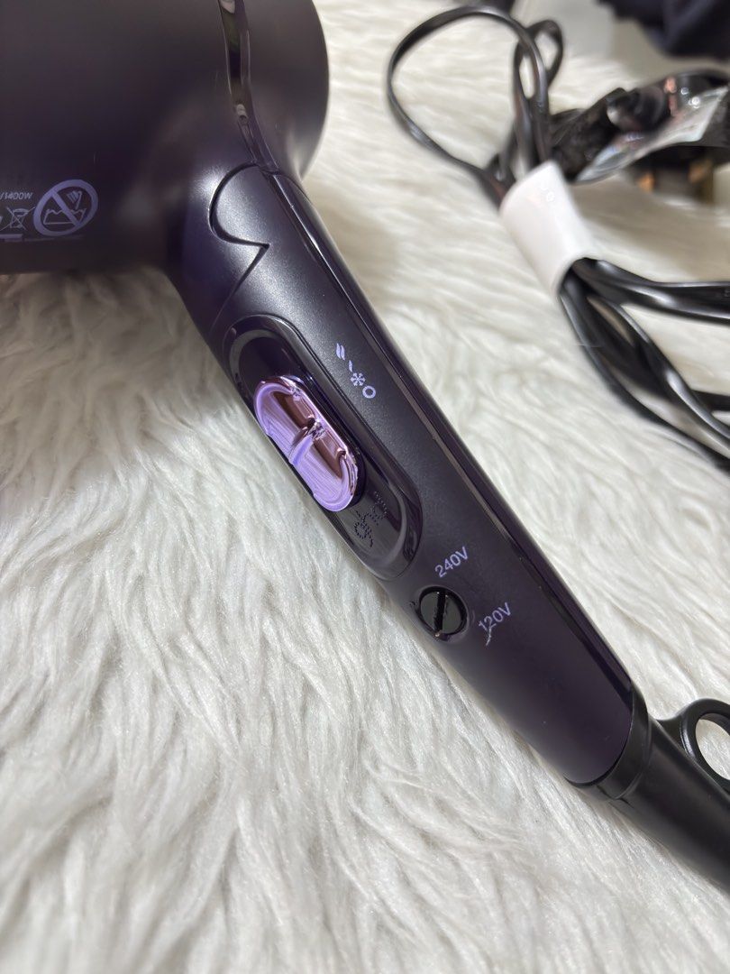 GHD Flight 2.0 Foldable Hair Blower (Category: Hair) located in Paranaque City. Submitted by dalle_closet (Listing ID 1466596780, Image 2). Description: nice pa ito. may scratches lang fully functional 120v-240v.