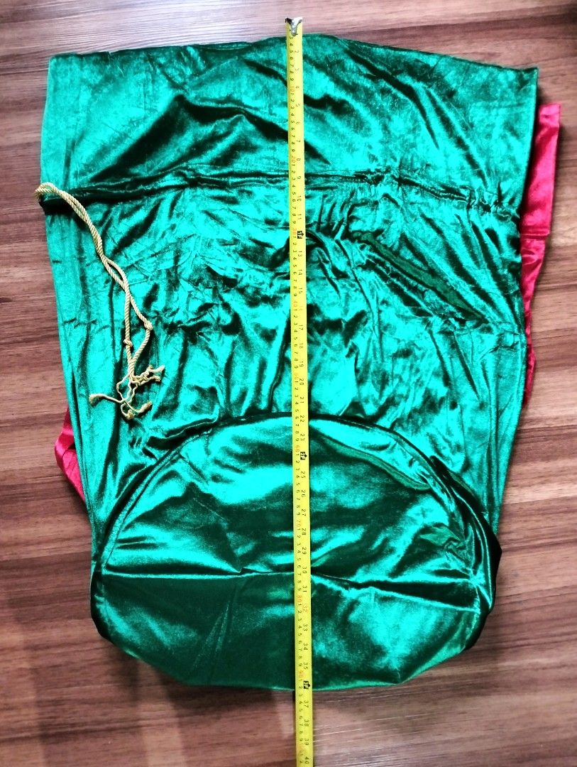 Giant / Big Size Drawstring Santa Bag (Category: Belt bags, Clutches and Pouches) located in Baguio. Submitted by toys_of_yesteryear (Listing ID 1466696423, Image 2). Description: 📌loc. Baguio ✅ Giant Santa Sack. New. Velcet cloth Fabric with gold string. Avail in Green and Red Size: Approx. 70cm (27inch) Length x 100cm (39inch)High ✅Price: 550.00 each + sf. 👉Mop: Gcash 👉Mod: J&T only These are carefully hand-picked, hard-to-find pieces source