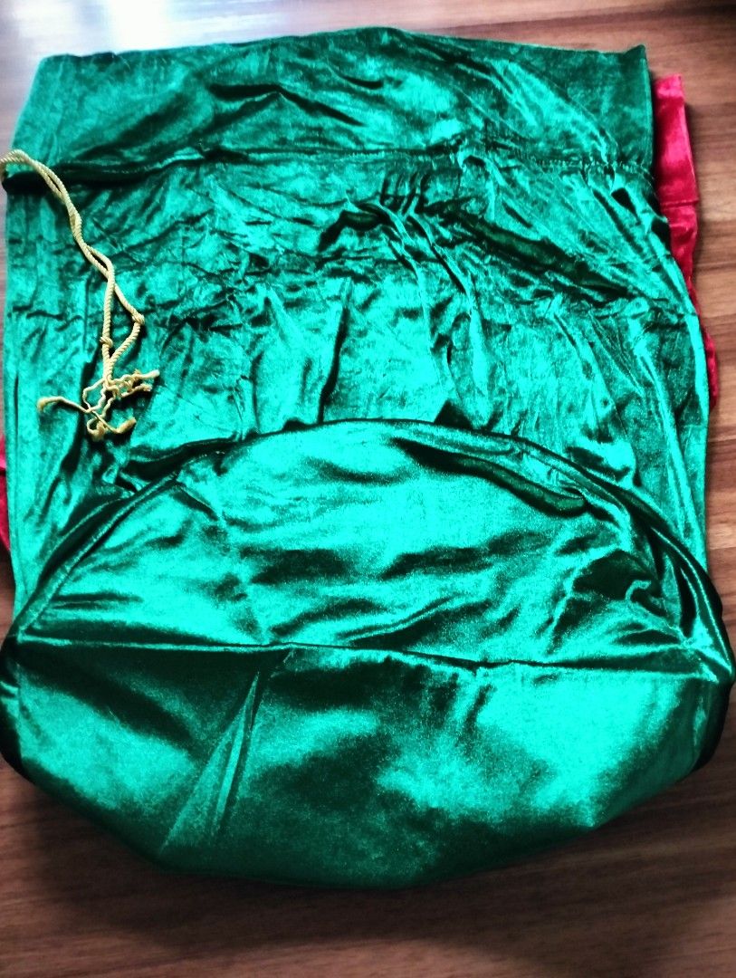 Giant / Big Size Drawstring Santa Bag (Category: Belt bags, Clutches and Pouches) located in Baguio. Submitted by toys_of_yesteryear (Listing ID 1466696423, Image 3). Description: 📌loc. Baguio ✅ Giant Santa Sack. New. Velcet cloth Fabric with gold string. Avail in Green and Red Size: Approx. 70cm (27inch) Length x 100cm (39inch)High ✅Price: 550.00 each + sf. 👉Mop: Gcash 👉Mod: J&T only These are carefully hand-picked, hard-to-find pieces source