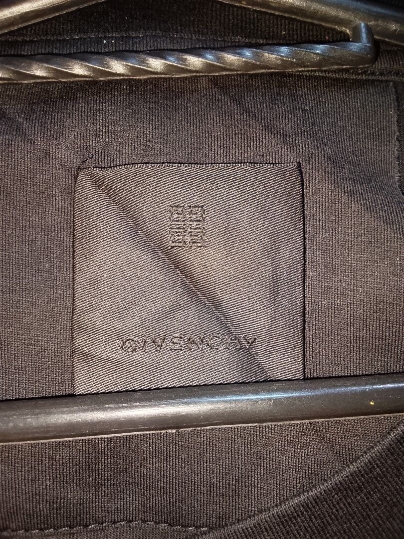 Givenchy (Category: Luxury Apparel) located in Manila. Submitted by john_098 (Listing ID 1466612674, Image 3). Description: .