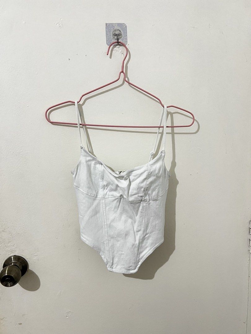 Glassons White Corset Top (Category: Sleeveless) located in Quezon City. Submitted by http.ashi (Listing ID 1466673088, Image 1). Description: - Size XS - Like new condition - With boning.