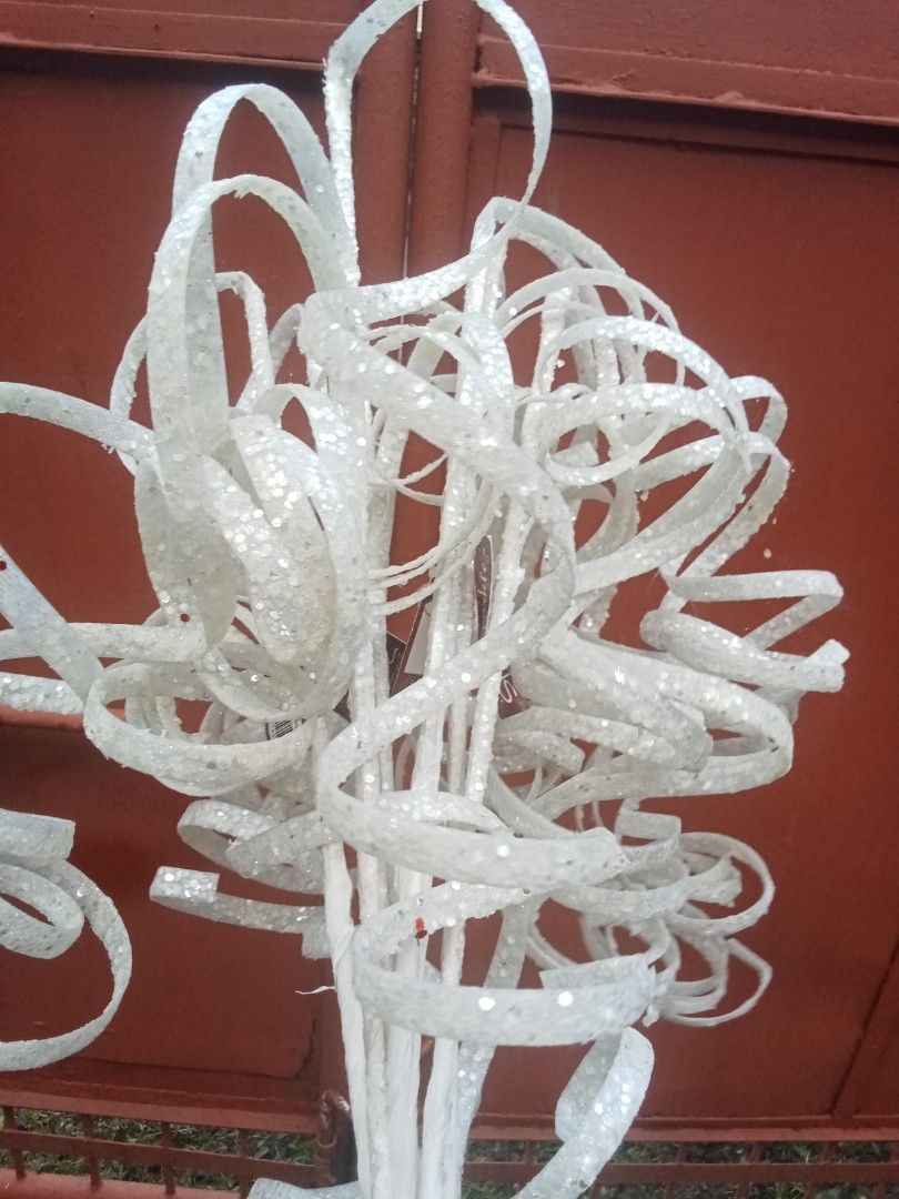 Glitter Spray White (Category: Other Home Decor) located in Rizal. Submitted by ellengreen18 (Listing ID 1466652298, Image 3). Description: Take all 8 Pieces Glitter Spray White Mall Pullout MOP: Gcash only Sf for buyer's account Deliver thru Lalamove,Grab or JNT.