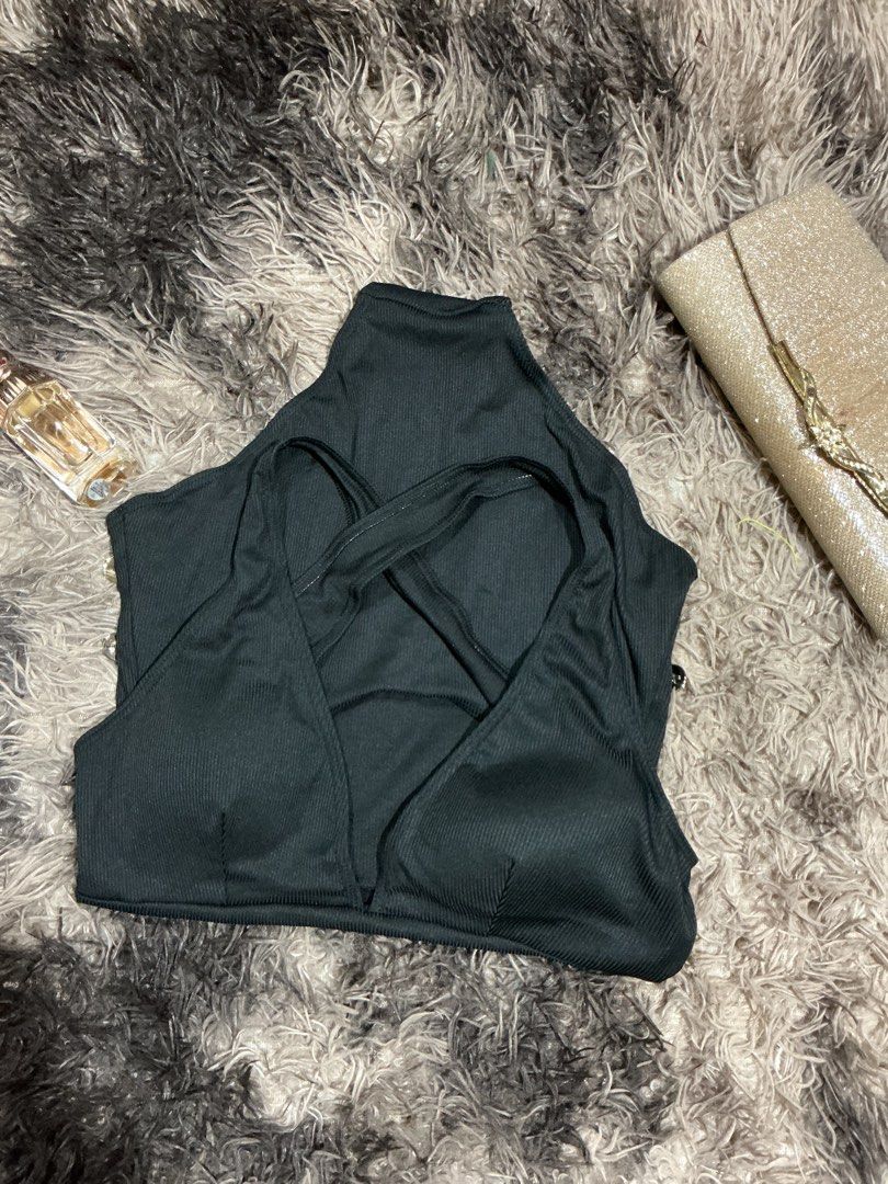Good for petite (Category: Bikinis & Swimsuits) located in Manila. Submitted by de_annecloset (Listing ID 1466677607, Image 3). Description: Negotiate the price, message me.