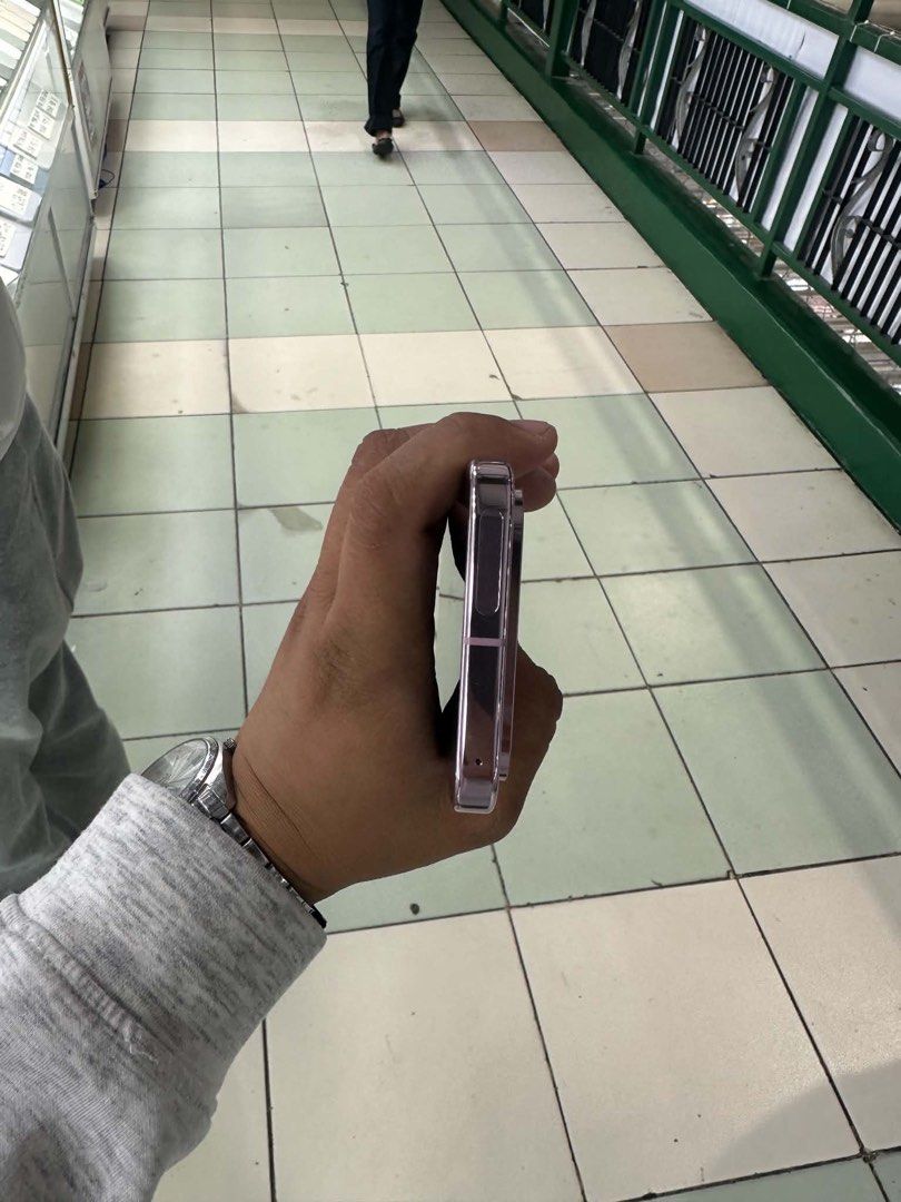 Google pixel 9 Pro 256GB Openline no issues US variant (Category: Other Gadgets) located in San Juan City. Submitted by najihahtelecomshop2018 (Listing ID 1466673719, Image 3). Description: Legit Store | Original unit FOR SALE | TRADE / SWAP ▫️INSTALLMENT thru: 🔸Credit Card (straight / installment) 🔸Ggives / Gcredit + 6% interest 🔸Spay Later + 6% interest (RFS: Buy and Sell any kinds of Gadgets) Description: Google pixel 9 Pro 256GB ( other GB