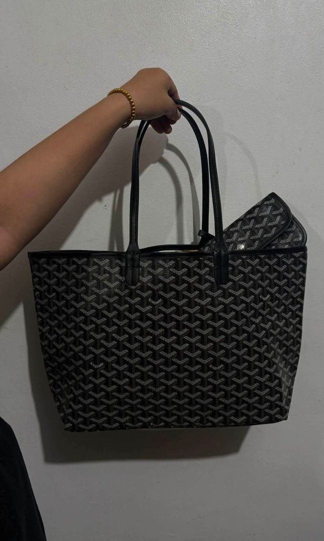 Goyard Medium Tote (Category: Luxury Bags & Wallets) located in Imus. Submitted by zrnsls28 (Listing ID 1466714453, Image 1). Description: Goyard Medium Tote Reversible Coded✅ No issue💯.