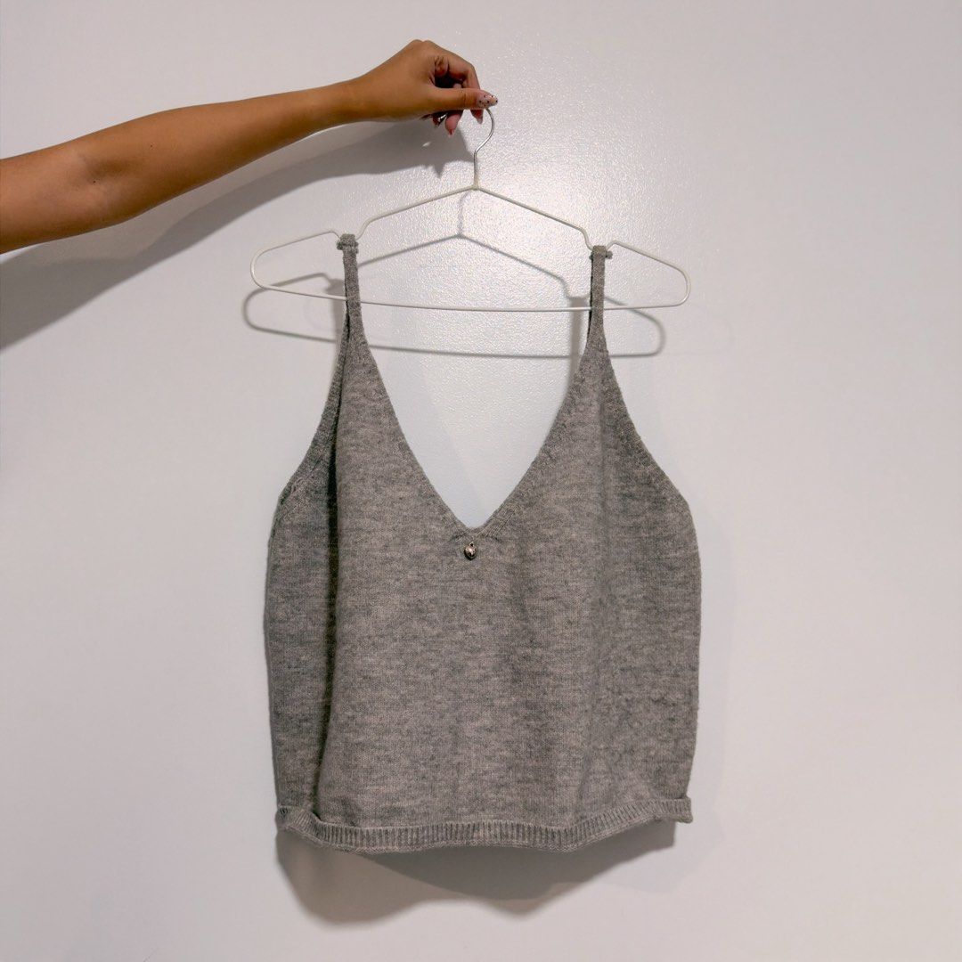 gray knit top (Category: Sleeveless) located in Cebu City. Submitted by cuteoncue (Listing ID 1466765479, Image 2). Description: large-xl can be paired with white fitted shirt inside.