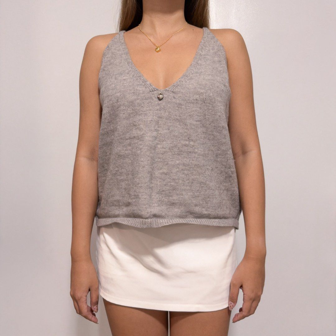 gray knit top (Category: Sleeveless) located in Cebu City. Submitted by cuteoncue (Listing ID 1466765479, Image 1). Description: large-xl can be paired with white fitted shirt inside.