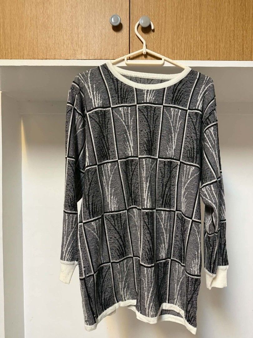 Gray Longsleeve (Category: Longsleeves) located in Manila. Submitted by atozstuff (Listing ID 1466619834, Image 1). Description: .