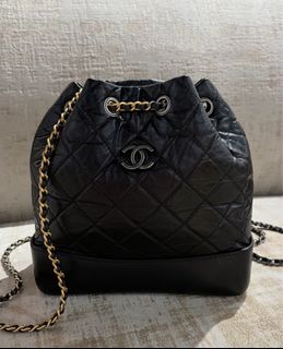 (Category: ) located in . Submitted by luxfashionz (Listing ID 1466607394, Image 1). Description: .