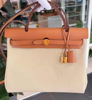 (Category: ) located in . Submitted by luxfashionz (Listing ID 1466602934, Image 1). Description: .