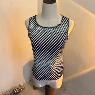 (Category: ) located in . Submitted by shoossells (Listing ID 1466642211, Image 1). Description: .