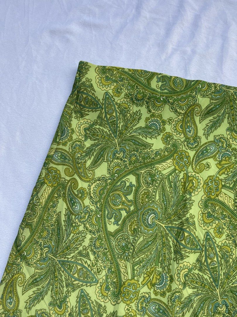 Green Paisley Whimsical (Category: Skirts) located in General Santos City (Dadiangas). Submitted by kala_chuchi (Listing ID 1466772220, Image 2). Description: Size. Medium 30 waistline best fit 28.5 inches length No flaws Excellent .