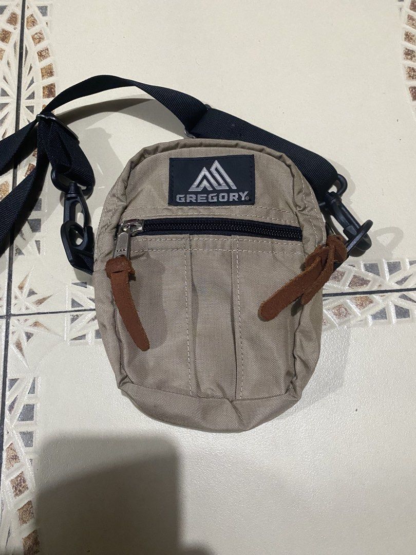 Gregory quick pocket sling bag (Category: Sling Bags) located in Cebu City. Submitted by hustler_69 (Listing ID 1466697475, Image 3). Description: Gregory quick pocket sling bag Size small As new condition Details are all posted.