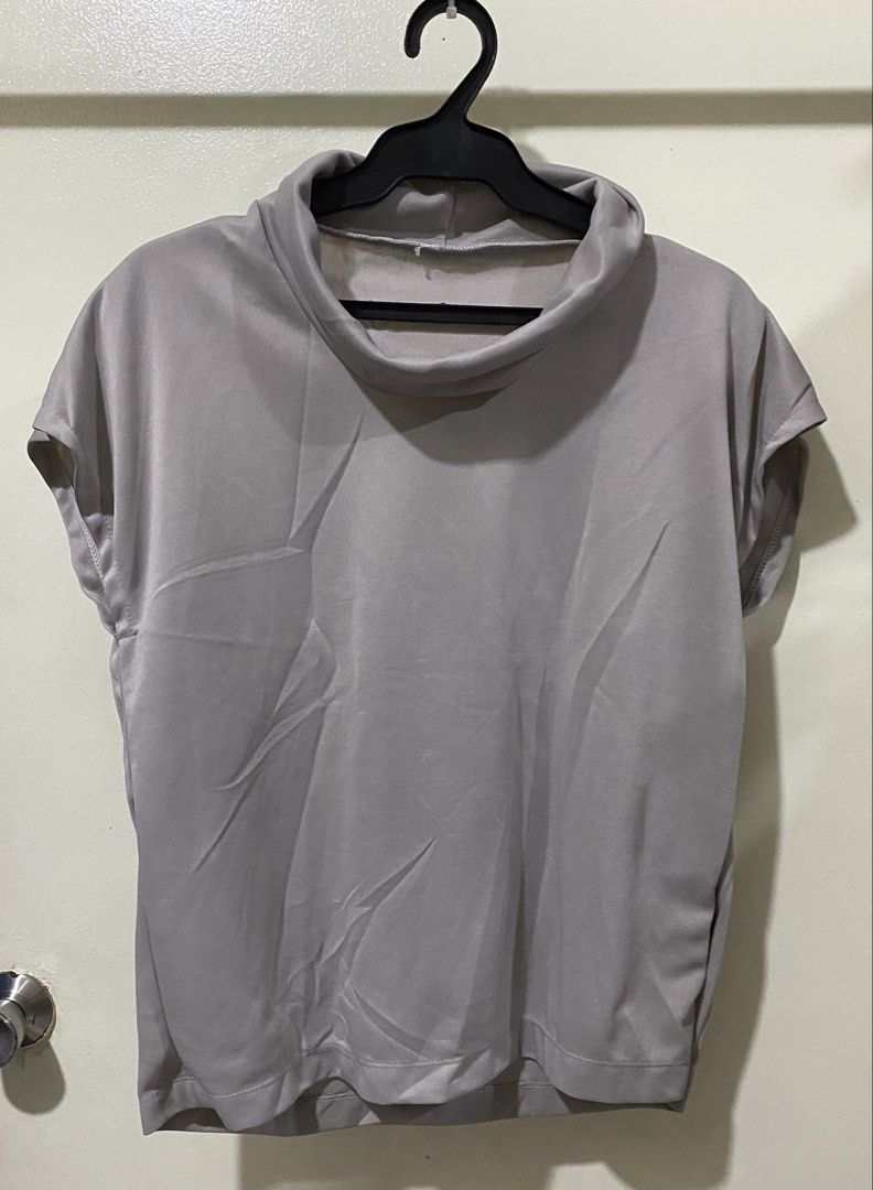 Grey cowl neck short sleeve blouse top (Category: Blouses) located in Manila. Submitted by divinemercy_29 (Listing ID 1466635182, Image 1). Description: - Color: Grey - Neckline: Relaxed cowl neck - Sleeves: Cap sleeves - Hem: Straight hem - Fabric: Smooth with slight stretch - Fit: Comfortable and versatile for casual wear or work.