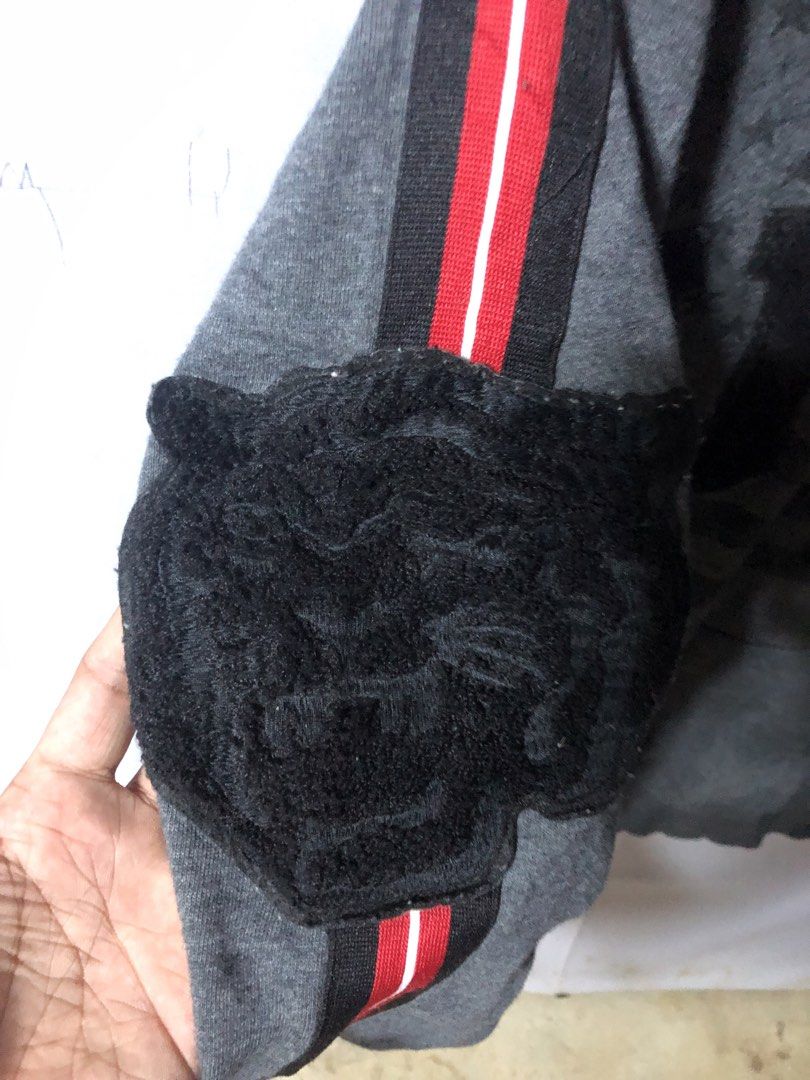 Grey HYDROGEN USA panther design (Category: Coats, Jackets and Outerwear) located in Cagayan de Oro. Submitted by kennymiiiiii (Listing ID 1466712445, Image 3). Description: 24*28 No issue Feel free to negotiate.