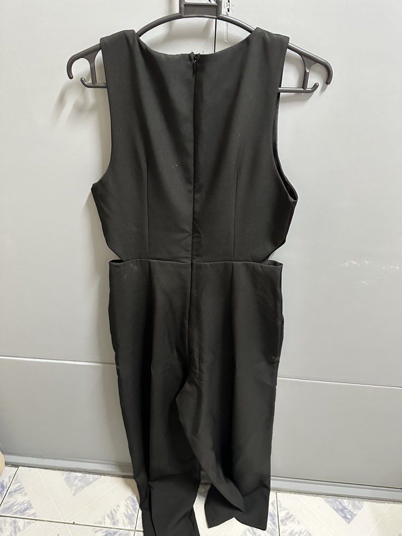 GTW Party Black Jumpsuit (Category: Jumpsuits) located in Hermosa. Submitted by alxgtz (Listing ID 1466720994, Image 2). Description: Used once Stored on cabinet Needs to be washed.
