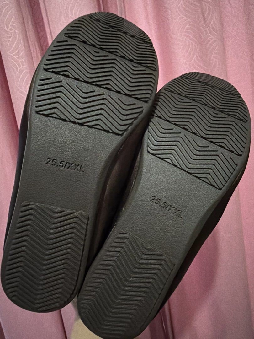 GU Ballet Flats Dark Brown (Category: Flats & Sandals) located in Makati City. Submitted by rafaelle.aa (Listing ID 1466659214, Image 3). Description: Brand New Original GU Japan Ballet Sneakers Size Womens US 8 to 8.5 Dark Brown Bought for 1000 pesos from pasabuy pero mas bet ko yung ballet sneakers. 880 Pesos na lang! Negotiable ✨ .