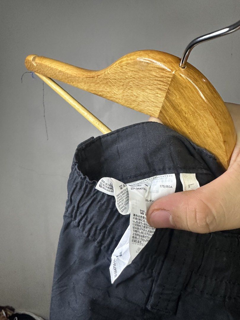 GU CARPENTER PANTS (Category: Jeans) located in Molave. Submitted by thriftmate13 (Listing ID 1466708893, Image 3). Description: .