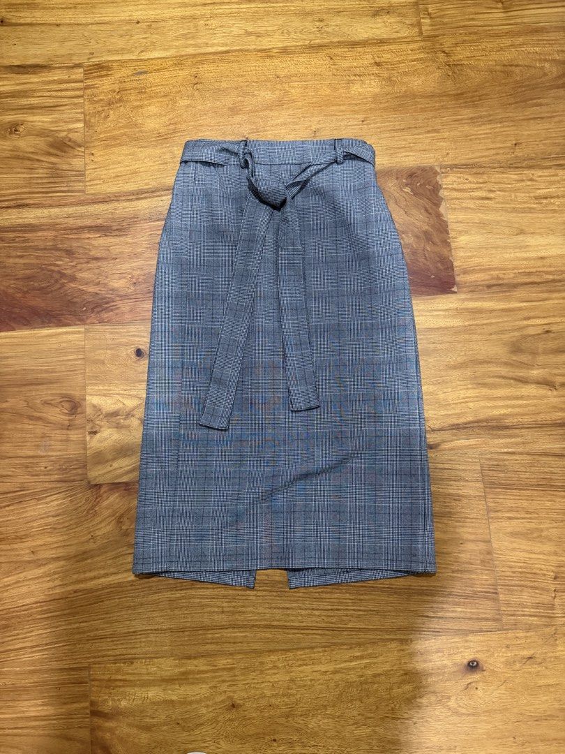 GU Gray Plaid Midi Skirt Size S (Category: Skirts) located in Manila. Submitted by lifewithmazel (Listing ID 1466583631, Image 1). Description: - Brand: GU - Size: S (tag attached) - Pattern: Gray plaid - Style: High waist with matching fabric front-tie belt - Comfort: Back slit at the bottom hem for easy movement - Lining: Fully lined with smooth black fabric.