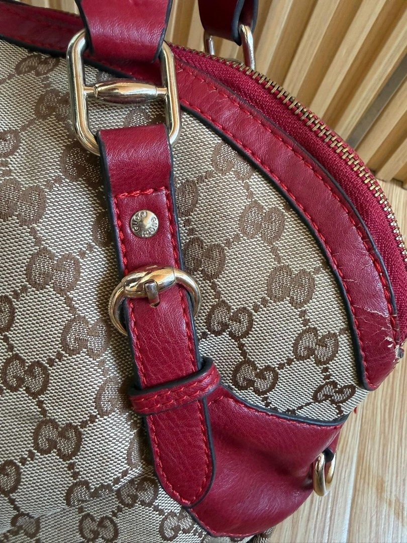 Gucci (Category: Shoulder Bags) located in Lipa City. Submitted by thyra06 (Listing ID 1466650080, Image 3). Description: Gg haandbag /shoulder bag.