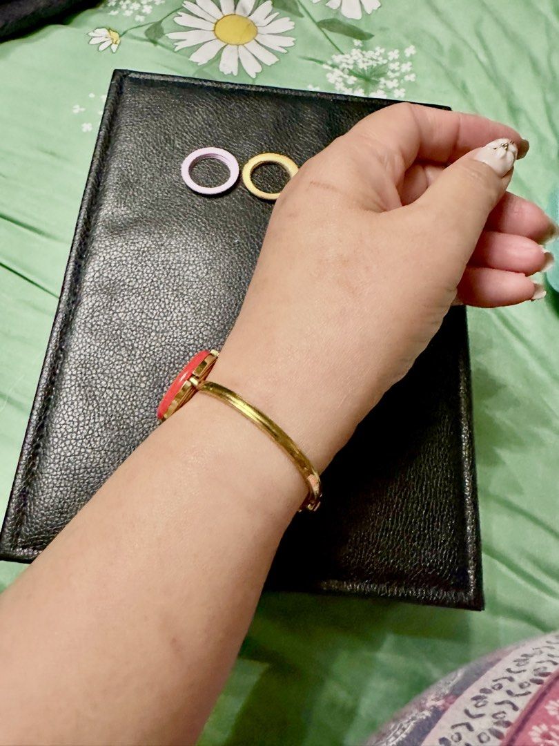 Gucci Bangle Watch with Interchangeable Bezels (Category: Women's Watches) located in Paranaque City. Submitted by love1927 (Listing ID 1466720216, Image 3). Description: - up for grabs is my Mom’s vintage Gucci she bought it in year 1990’s - Design: Gold-tone bangle strap with classic round white dial - Included Bezels: 3 interchangeable bezels (Red attached + Purple and Yellow extras) - Details: Gucci branding stamped on clasp - Condition: Good