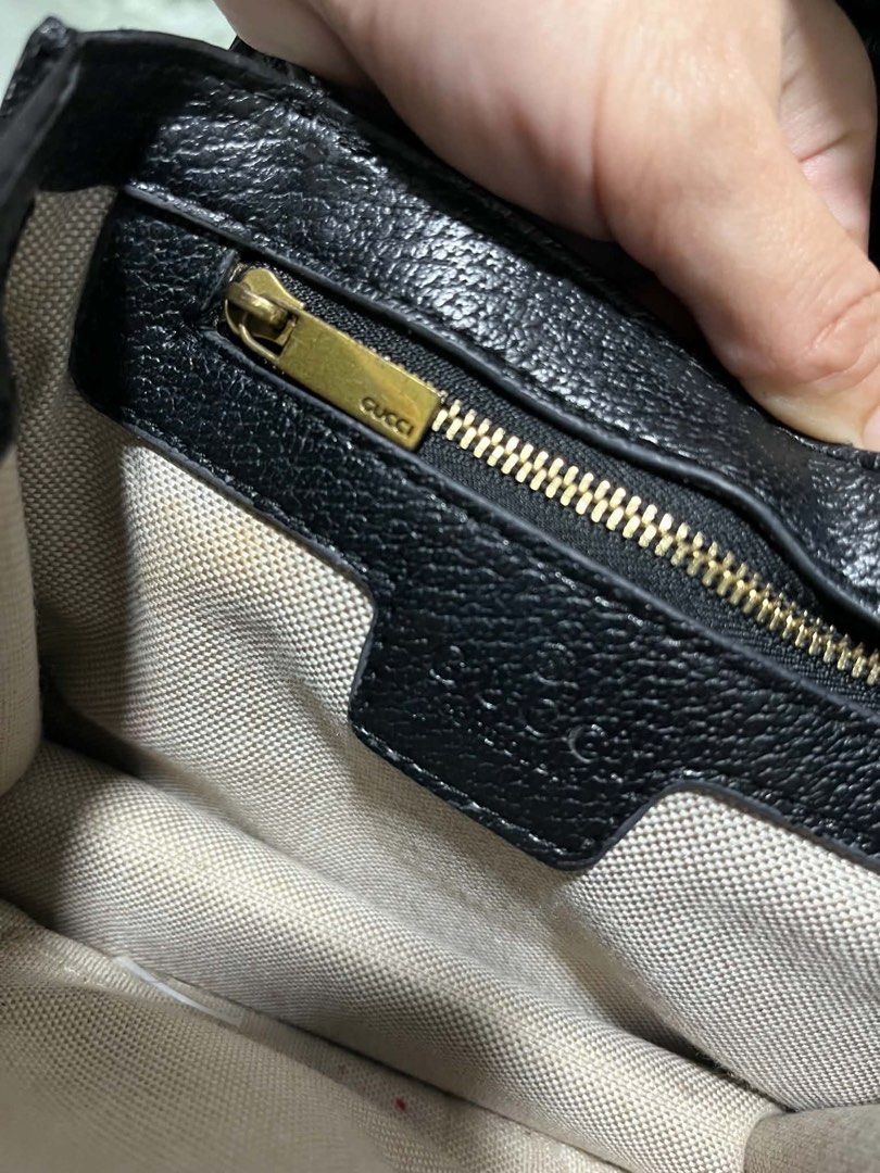 Gucci hand bag (Category: Purses & Pouches) located in Caloocan City. Submitted by trebdy01 (Listing ID 1466772109, Image 2). Description: .